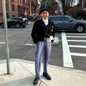 Meet your Posher, Louis